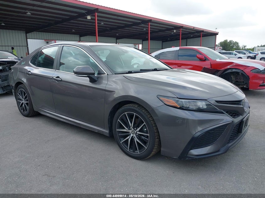 2022 Toyota Camry VIN 4T1G11AKXNU685895 — IAAI salvage auction photo