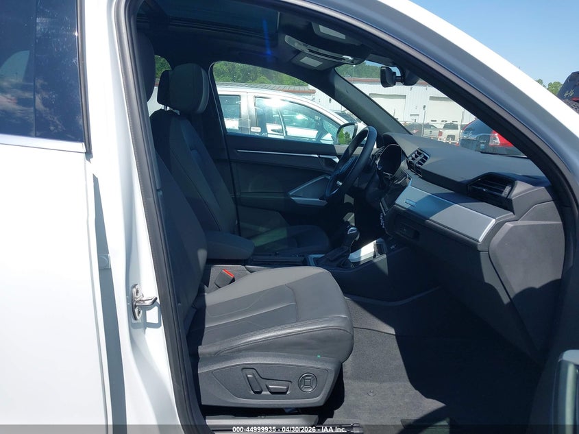 2021 Audi Q3 VIN WA1DECF38M1022392 IAAI salvage auction — FRONT END, Salvage Title, sold $8,725 on 2026-10-05 (photo 5)
