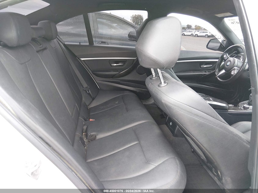 2017 BMW 3er VIN WBA8B9G34HNU52336 IAAI salvage auction — ENGINE BURN, Salvage (California), sold $2,400 on 2026-07-29 (photo 8)