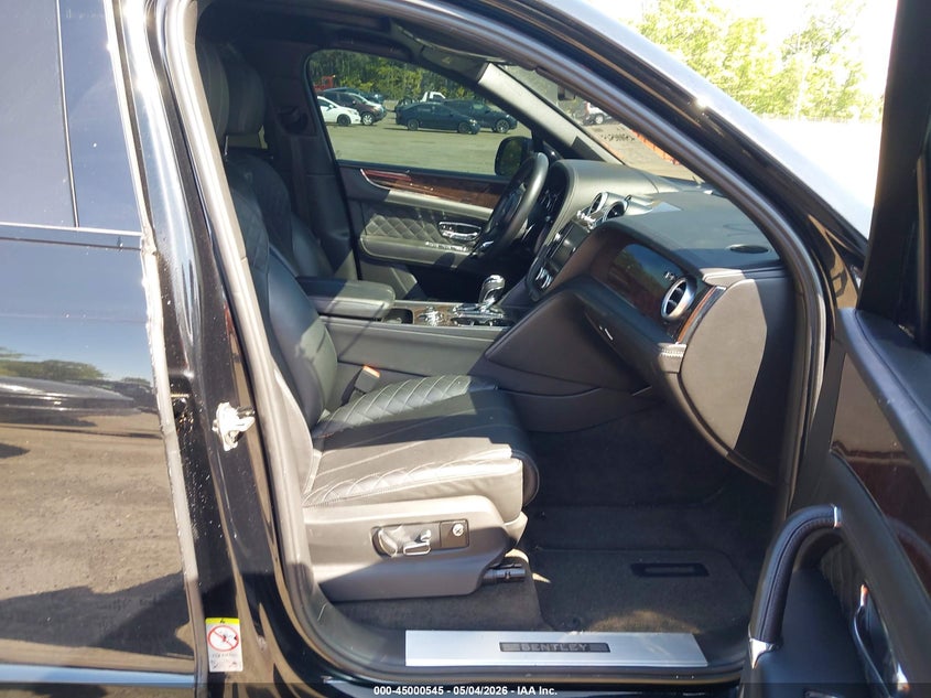 2017 Bentley Bentayga VIN SJAAC2ZV8HC014584 IAAI salvage auction — REAR END, Salvage Title, sold $10,100 on 2026-07-22 (photo 5)