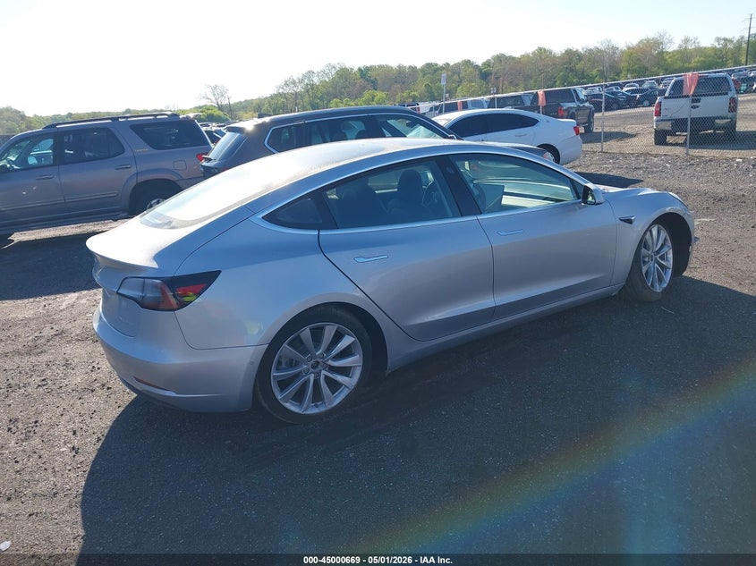 2018 Tesla Model 3 VIN 5YJ3E1EB9JF087592 IAAI salvage auction — RIGHT FRONT, Wait Title, sold $7,200 on 2026-07-08 (photo 4)