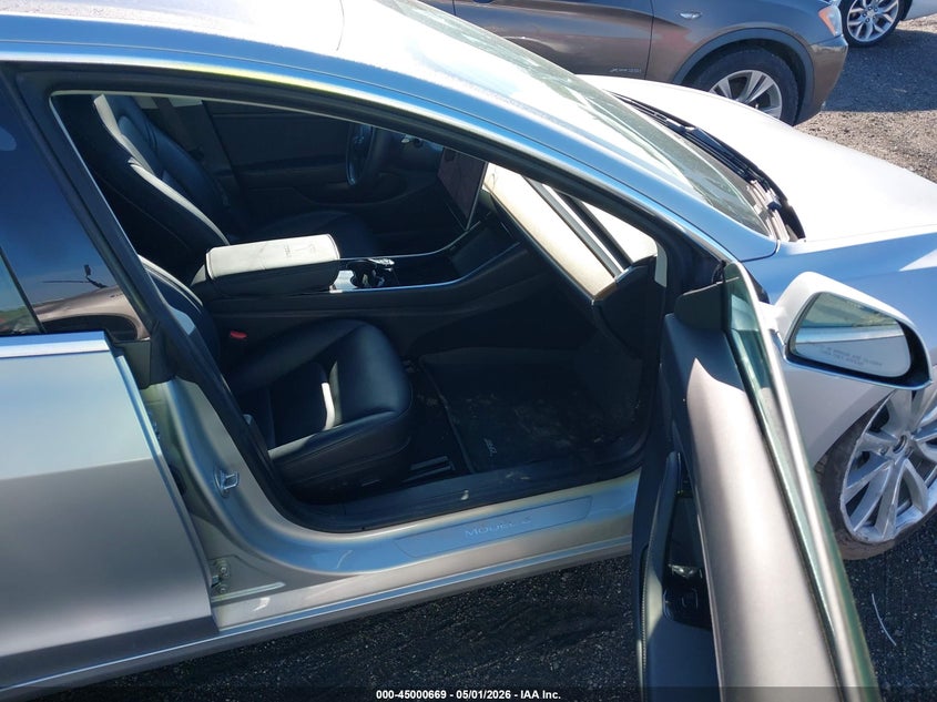 2018 Tesla Model 3 VIN 5YJ3E1EB9JF087592 IAAI salvage auction — RIGHT FRONT, Wait Title, sold $7,200 on 2026-07-08 (photo 5)