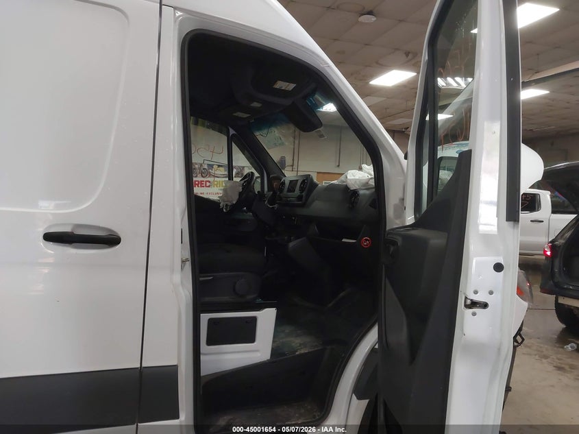 2019 Mercedes-benz Sprinter VIN WD4PF1CDXKP108286 IAAI salvage auction — FRONT END, Salvage (Maine), sold $6,000 on 2026-07-15 (photo 5)