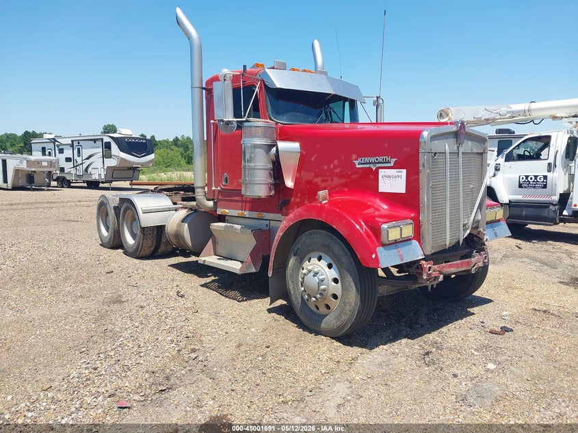 2004 Kenworth Construction VIN 1XKWDB9X64R060980 IAAI salvage auction — SIDE, Salvage (Mississippi), sold $6,100 on 2026-10-07 (photo 1)
