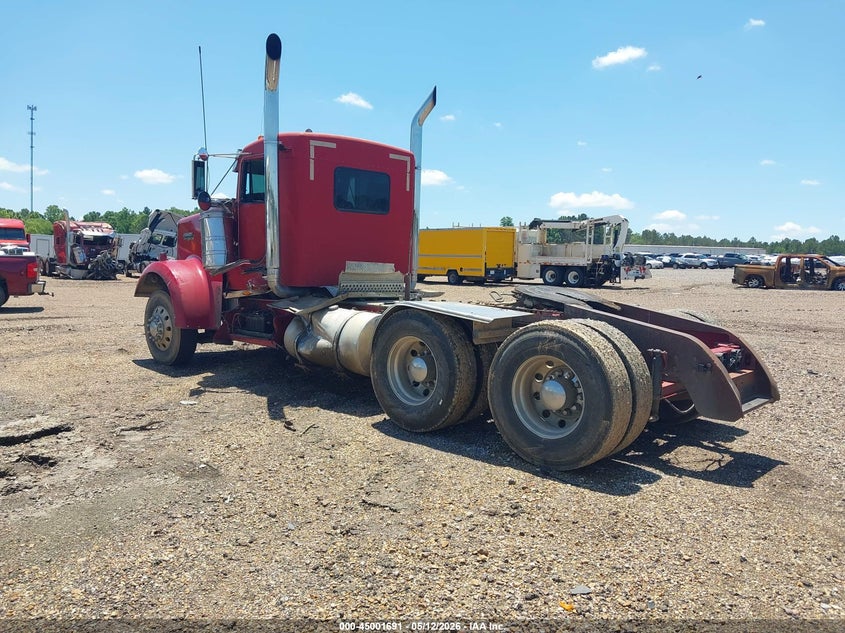 2004 Kenworth Construction VIN 1XKWDB9X64R060980 IAAI salvage auction — SIDE, Salvage (Mississippi), sold $6,100 on 2026-10-07 (photo 3)