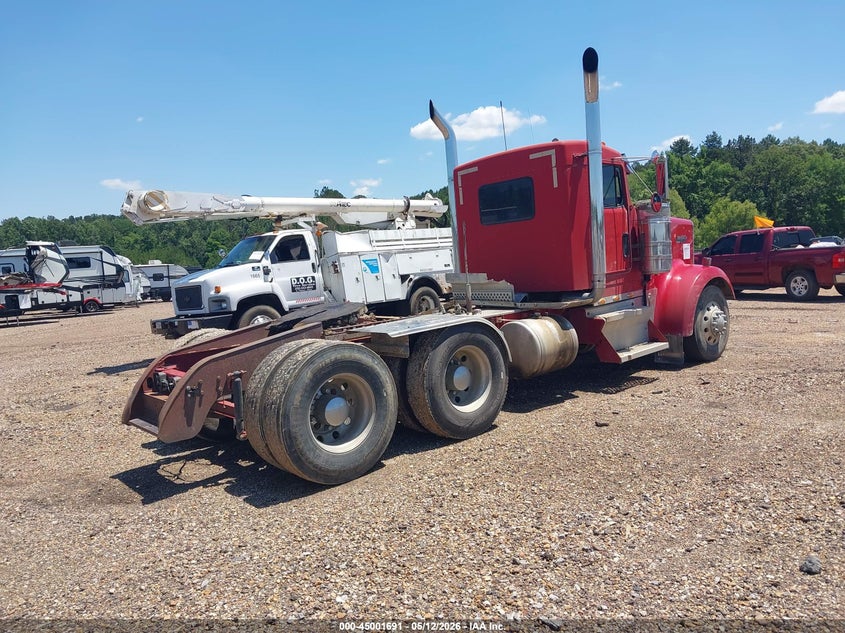 2004 Kenworth Construction VIN 1XKWDB9X64R060980 IAAI salvage auction — SIDE, Salvage (Mississippi), sold $6,100 on 2026-10-07 (photo 4)