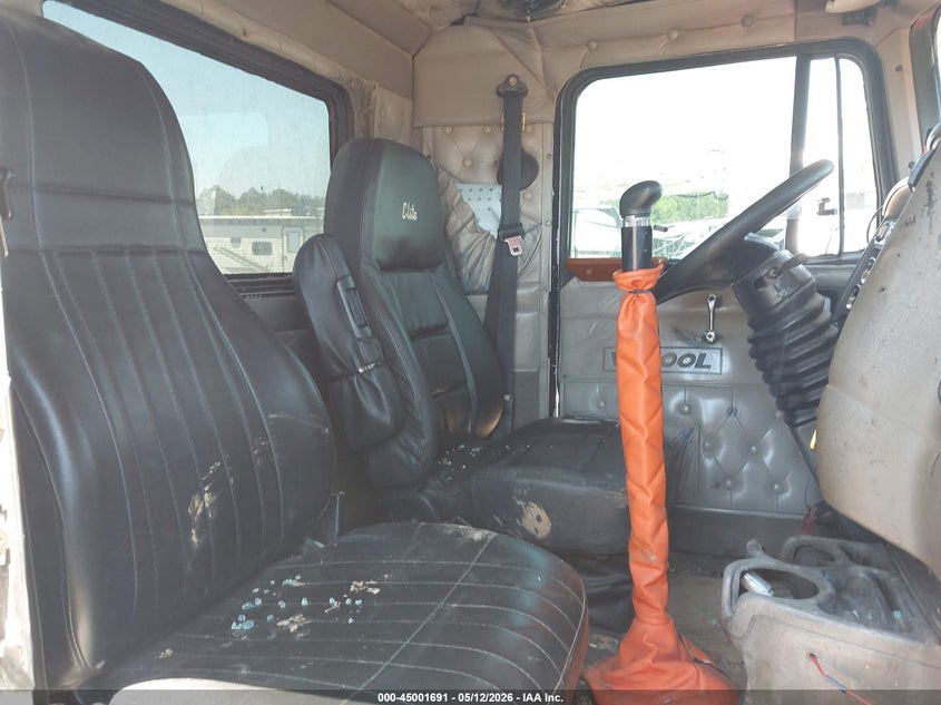 2004 Kenworth Construction VIN 1XKWDB9X64R060980 IAAI salvage auction — SIDE, Salvage (Mississippi), sold $6,100 on 2026-10-07 (photo 7)