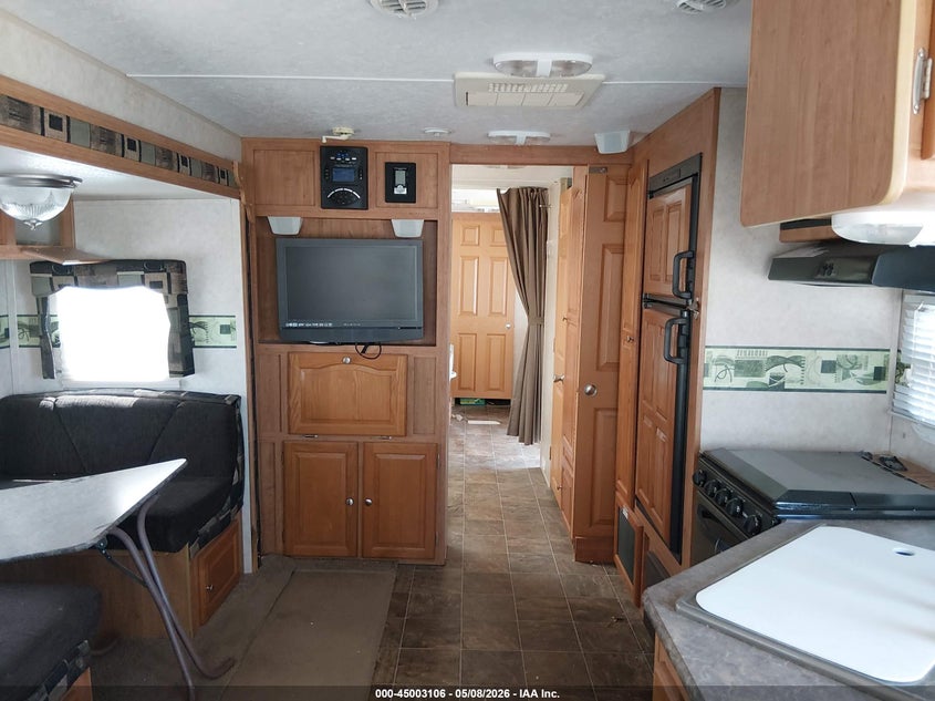 2010 Rockwood Windjammer VIN 4X4TRLF25AD104999 IAAI salvage auction — Unknown, Salvage (Iowa), sold $725 on 2026-07-28 (photo 5)