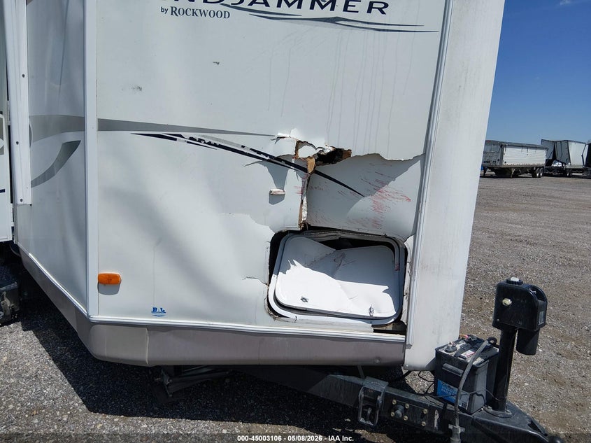 2010 Rockwood Windjammer VIN 4X4TRLF25AD104999 IAAI salvage auction — Unknown, Salvage (Iowa), sold $725 on 2026-07-28 (photo 6)