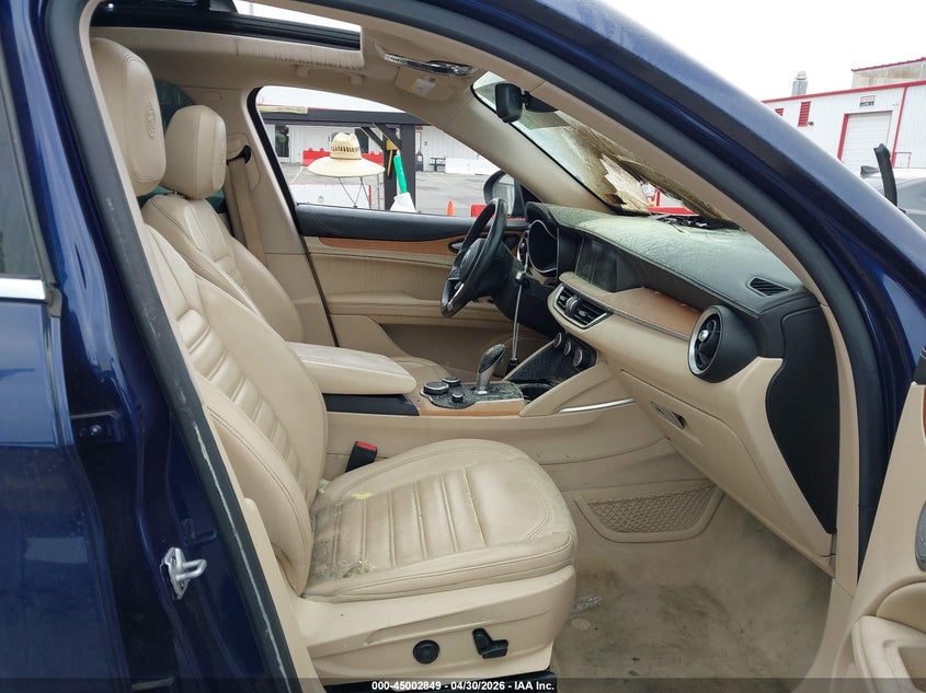 2019 Alfa romeo Stelvio VIN ZASPAKBN5K7C38105 IAAI salvage auction — Burn Engine, Salvage (California), sold $1,100 on 2026-07-16 (photo 5)