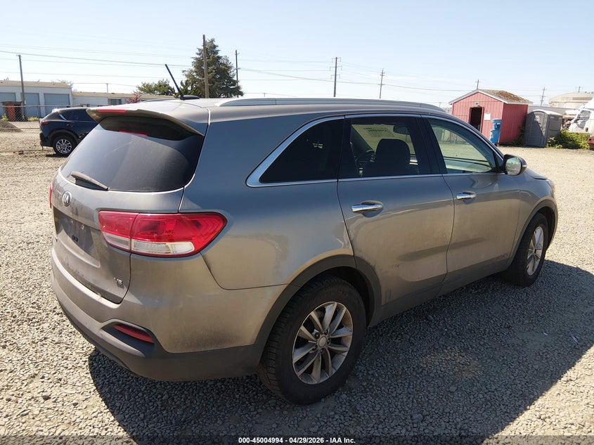 2017 Kia Sorento VIN 5XYPGDA59HG312710 IAAI salvage auction — NORMAL WEAR, Peddle Clear Public-Restricted (Oregon), sold $700 on 2026-07-13 (photo 4)