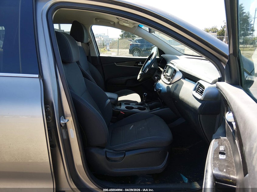 2017 Kia Sorento VIN 5XYPGDA59HG312710 IAAI salvage auction — NORMAL WEAR, Peddle Clear Public-Restricted (Oregon), sold $700 on 2026-07-13 (photo 5)