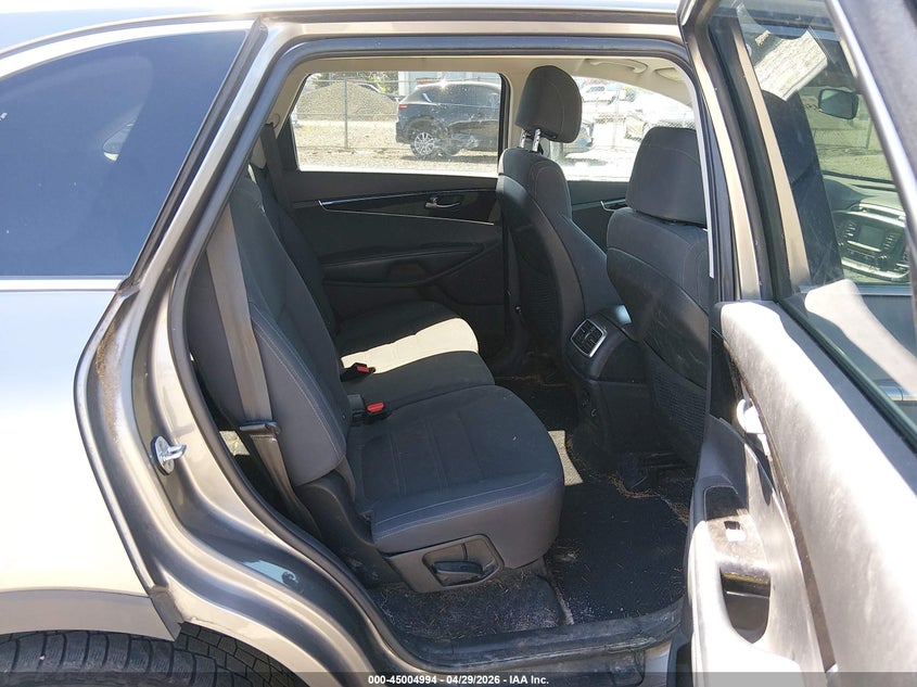 2017 Kia Sorento VIN 5XYPGDA59HG312710 IAAI salvage auction — NORMAL WEAR, Peddle Clear Public-Restricted (Oregon), sold $700 on 2026-07-13 (photo 8)