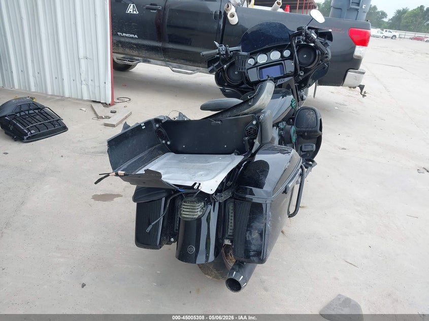 2023 Harley-davidson Flhtk VIN 1HD1KEF13PB632435 IAAI salvage auction — FRONT & REAR, Salvage (Texas), sold $7,750 on 2026-09-02 (photo 4)