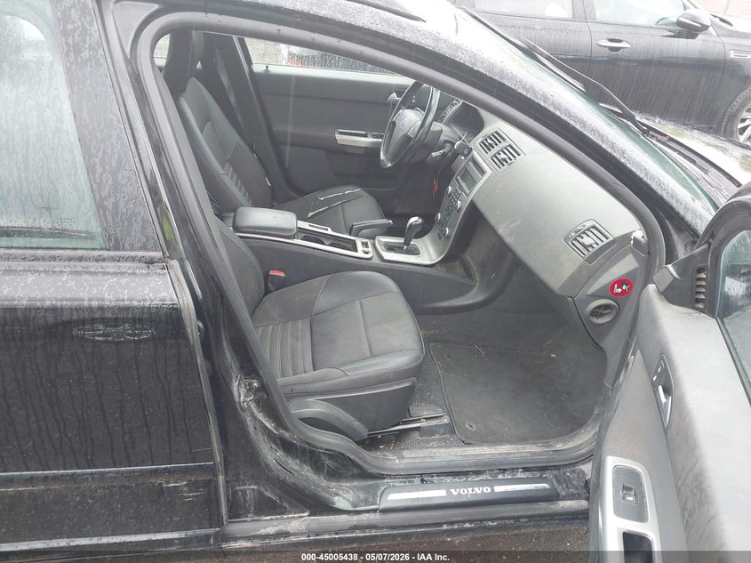 2010 Volvo V50 VIN YV1382MW4A2542590 IAAI salvage auction — HAIL, Salvage (Iowa), sold $450 on 2026-07-13 (photo 5)