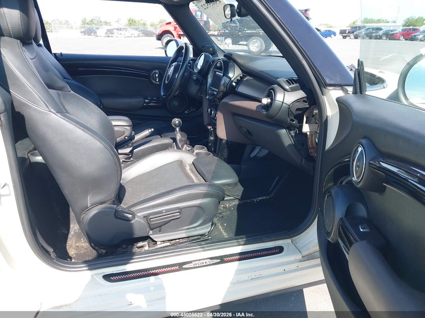 2016 Mini Convertible VIN WMWWG9C51G3A92228 IAAI salvage auction — FRONT & REAR, Rebuildable (Florida), sold $2,800 on 2026-07-10 (photo 5)