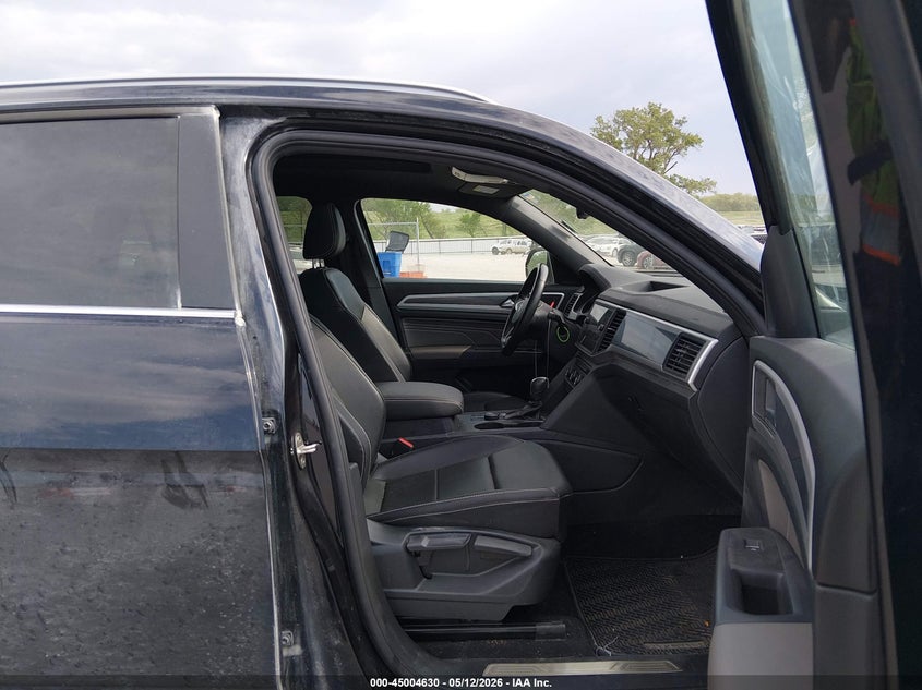 2021 Volkswagen Atlas cross sport VIN 1V2RE2CA2MC236094 IAAI salvage auction — HAIL, Salvage (Iowa), sold $8,875 on 2026-07-21 (photo 5)