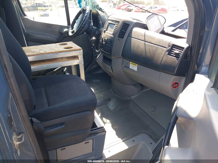 2018 Mercedes-benz Sprinter VIN WD3PE7CD9JP645076 IAAI salvage auction — FRONT END, Salvage (California), sold $8,100 on 2026-07-15 (photo 5)