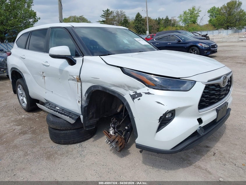2023 Toyota Highlander VIN 5TDKDRAH5PS504587 IAAI salvage auction — SIDE, Salvage (Illinois), sold $11,700 on 2026-07-10 (photo 1)