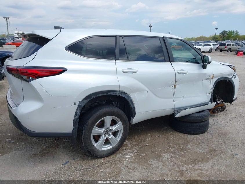 2023 Toyota Highlander VIN 5TDKDRAH5PS504587 IAAI salvage auction — SIDE, Salvage (Illinois), sold $11,700 on 2026-07-10 (photo 4)