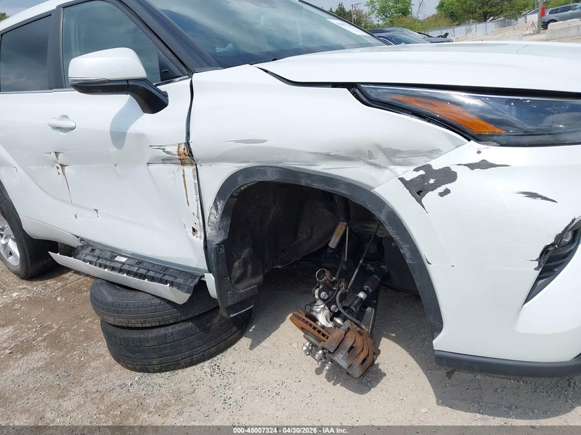 2023 Toyota Highlander VIN 5TDKDRAH5PS504587 IAAI salvage auction — SIDE, Salvage (Illinois), sold $11,700 on 2026-07-10 (photo 6)