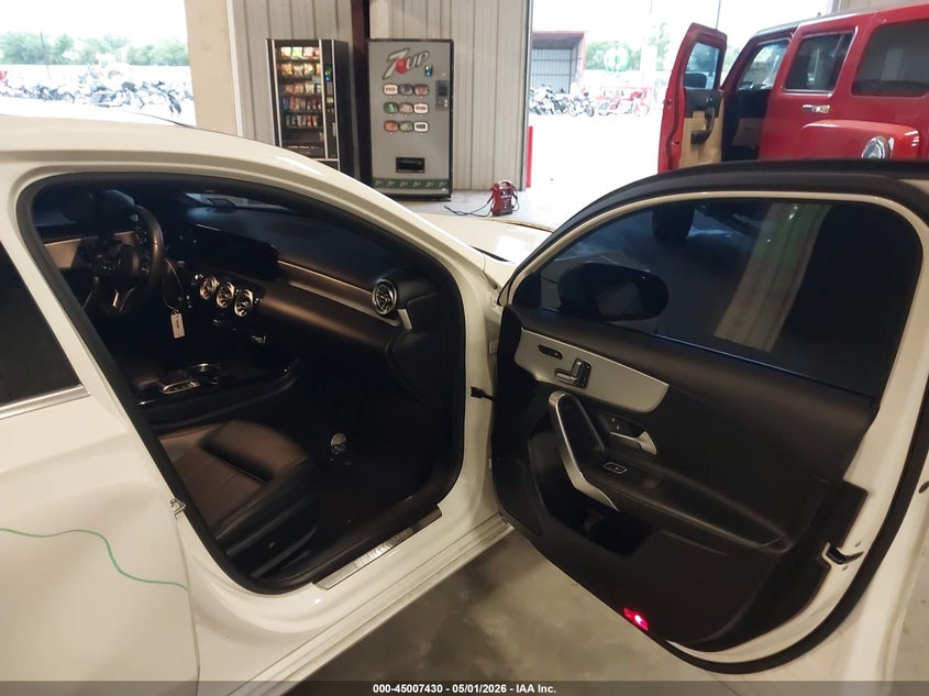 2019 Mercedes-benz A-klasse VIN WDD3G4EBXKW015539 IAAI salvage auction — FRONT & REAR, Wait Title, sold $4,350 on 2026-07-15 (photo 5)