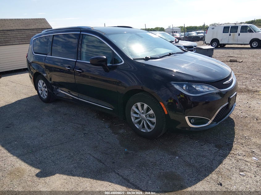 2019 Chrysler Pacifica VIN 2C4RC1BG5KR613304 IAAI salvage auction — SIDE, Salvage (Illinois), sold $3,350 on 2026-07-12 (photo 1)