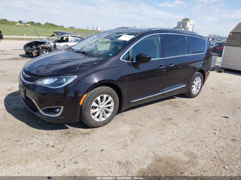 2019 Chrysler Pacifica VIN 2C4RC1BG5KR613304 IAAI salvage auction — SIDE, Salvage (Illinois), sold $3,350 on 2026-07-12 (photo 2)