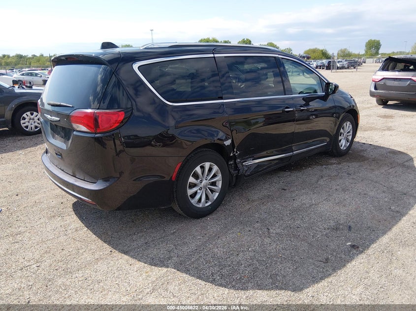 2019 Chrysler Pacifica VIN 2C4RC1BG5KR613304 IAAI salvage auction — SIDE, Salvage (Illinois), sold $3,350 on 2026-07-12 (photo 4)