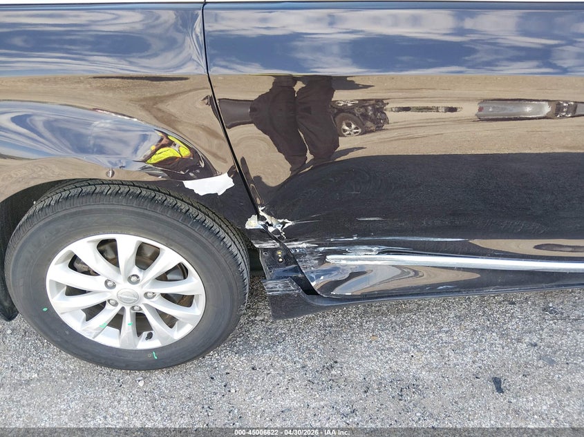2019 Chrysler Pacifica VIN 2C4RC1BG5KR613304 IAAI salvage auction — SIDE, Salvage (Illinois), sold $3,350 on 2026-07-12 (photo 6)