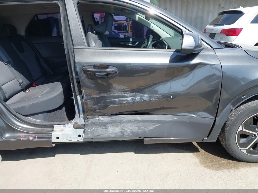 2024 Kia Niro VIN KNDCP3LE5R5156875 IAAI salvage auction — RIGHT SIDE, Salvage (California), sold $4,750 on 2026-07-15 (photo 6)