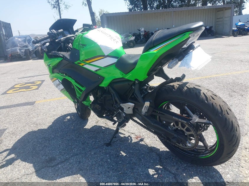 2025 Kawasaki Ninja VIN ML5EXEP13SDAF7732 IAAI salvage auction — SIDE, Salvage (California), sold $1,650 on 2026-07-28 (photo 3)