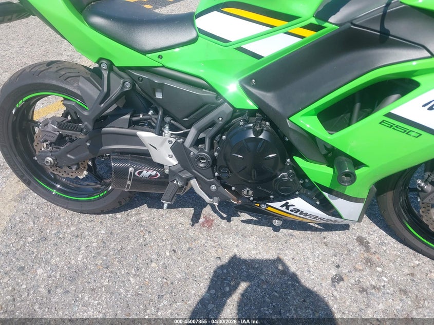 2025 Kawasaki Ninja VIN ML5EXEP13SDAF7732 IAAI salvage auction — SIDE, Salvage (California), sold $1,650 on 2026-07-28 (photo 8)