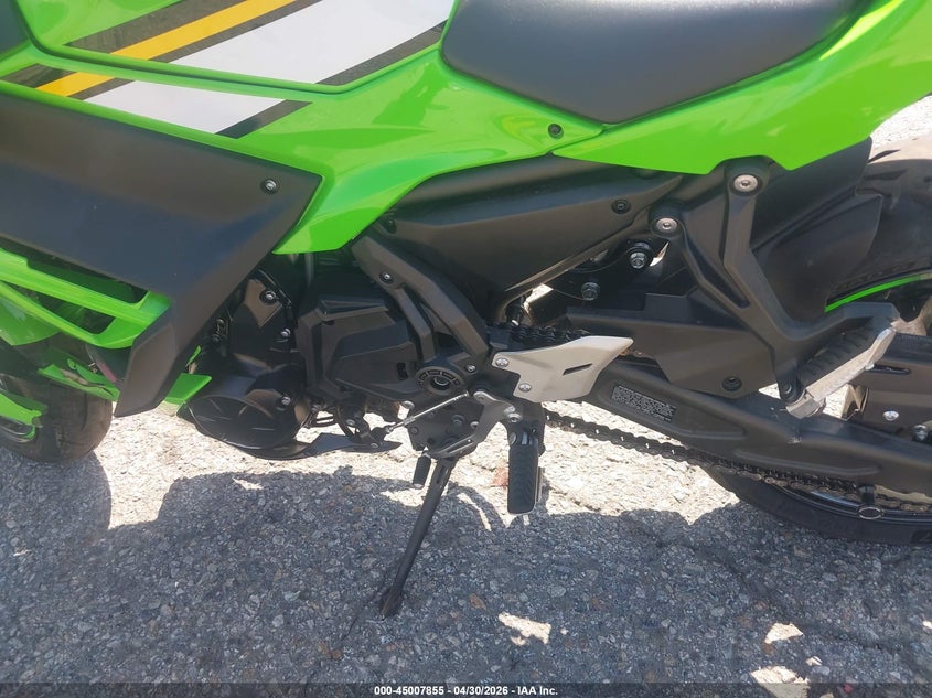 2025 Kawasaki Ninja VIN ML5EXEP13SDAF7732 IAAI salvage auction — SIDE, Salvage (California), sold $1,650 on 2026-07-28 (photo 9)