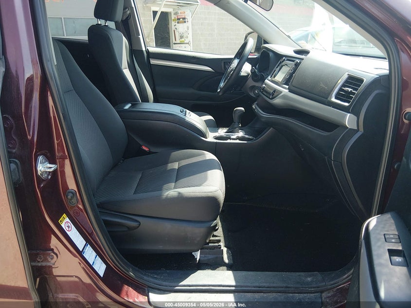 2019 Toyota Highlander VIN 5TDBZRFH6KS937032 IAAI salvage auction — LEFT FRONT, Salvage (Maine), sold $7,900 on 2026-07-20 (photo 5)