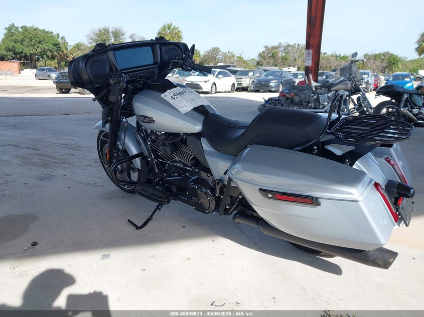 2024 Harley-davidson Street glide VIN 1HD1KB710RB632375 IAAI salvage auction — FRONT END, Salvage Title, sold $11,500 on 2026-08-12 (photo 3)