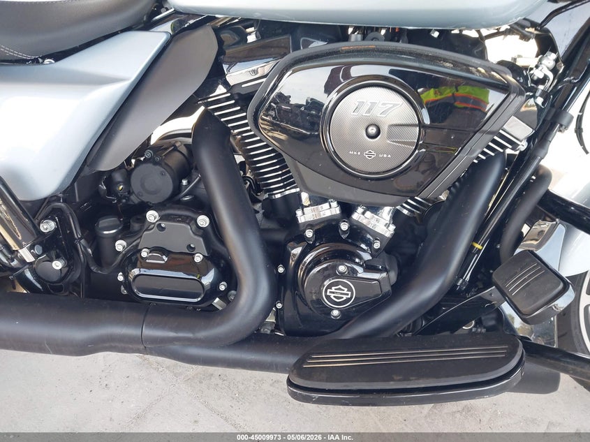 2024 Harley-davidson Street glide VIN 1HD1KB710RB632375 IAAI salvage auction — FRONT END, Salvage Title, sold $11,500 on 2026-08-12 (photo 8)