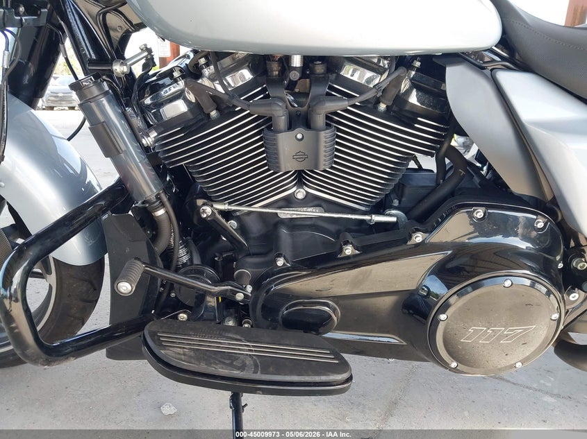 2024 Harley-davidson Street glide VIN 1HD1KB710RB632375 IAAI salvage auction — FRONT END, Salvage Title, sold $11,500 on 2026-08-12 (photo 9)