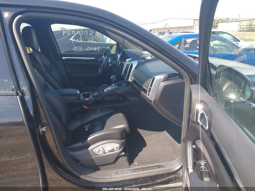 2017 Porsche Cayenne VIN WP1AA2A20HKA81576 IAAI salvage auction — REAR END, Clear (Michigan), sold $12,000 on 2026-07-09 (photo 5)