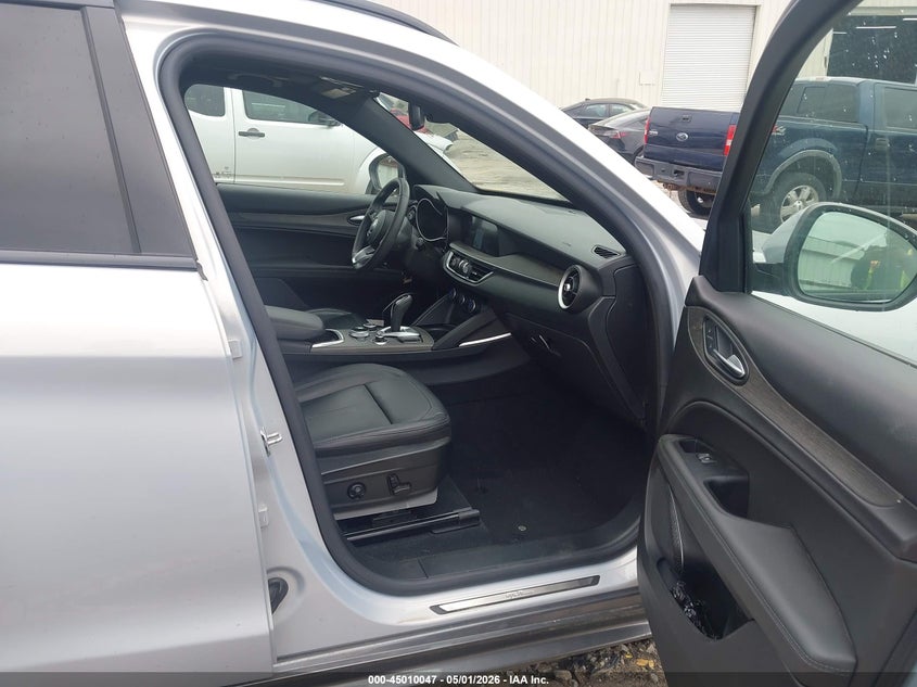 2023 Alfa romeo Stelvio VIN ZASPAKBN2P7D55549 IAAI salvage auction — LEFT FRONT, Wait Title, sold $8,125 on 2026-07-22 (photo 5)