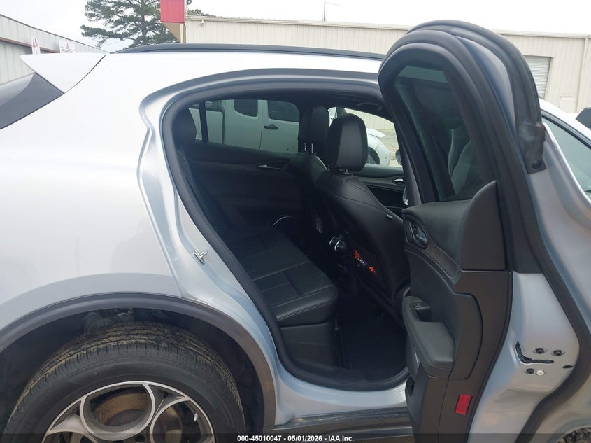 2023 Alfa romeo Stelvio VIN ZASPAKBN2P7D55549 IAAI salvage auction — LEFT FRONT, Wait Title, sold $8,125 on 2026-07-22 (photo 8)