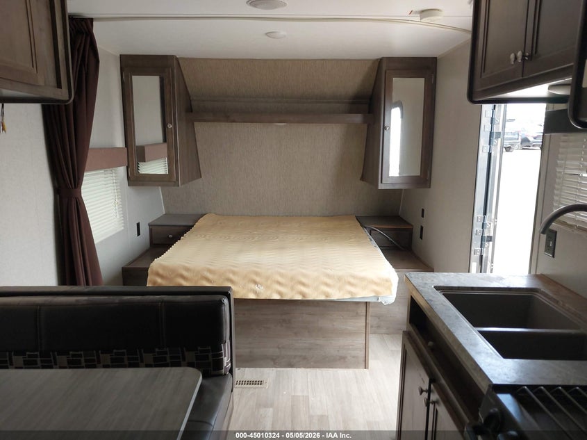 2018 Coleman 21' travel trailer VIN 4YDT21527JH935491 IAAI salvage auction — HAIL, Original (Texas), sold $2,850 on 2026-07-28 (photo 5)