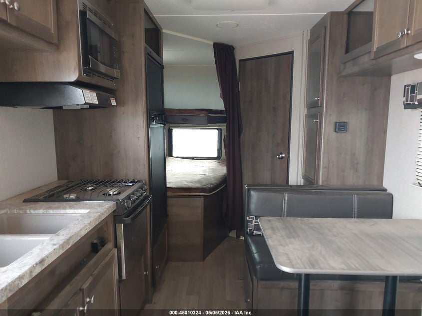 2018 Coleman 21' travel trailer VIN 4YDT21527JH935491 IAAI salvage auction — HAIL, Original (Texas), sold $2,850 on 2026-07-28 (photo 8)
