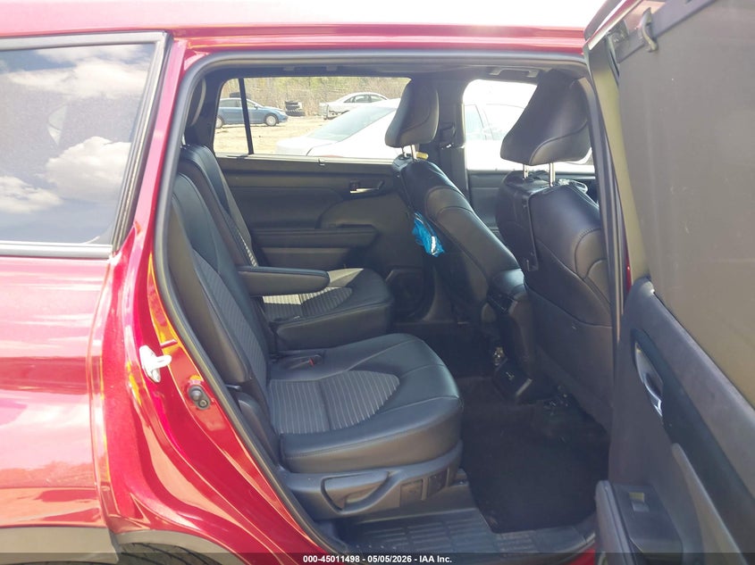 2024 Toyota Highlander VIN 5TDKDRBH1RS565498 IAAI salvage auction — RIGHT FRONT, Salvage (Massachusetts), sold $16,600 on 2026-07-24 (photo 8)