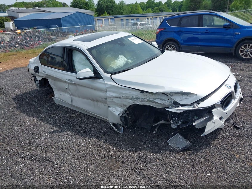 2018 BMW 3er VIN WBA8B3G52JNV01327 IAAI salvage auction — SIDE, Wait Title, sold $3,625 on 2026-07-28 (photo 1)