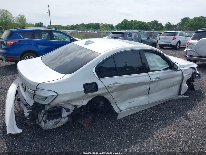 2018 BMW 3er VIN WBA8B3G52JNV01327 IAAI salvage auction — SIDE, Wait Title, sold $3,625 on 2026-07-28 (photo 6)
