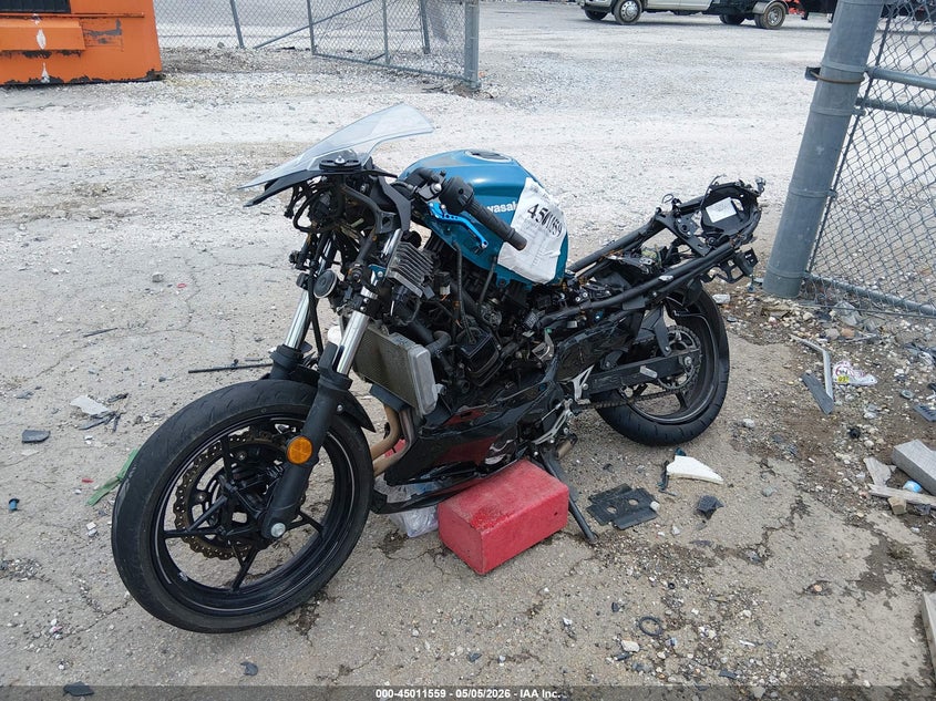 2021 Kawasaki Ninja VIN JKAEXKH19MDAB4495 IAAI salvage auction — ROLLOVER, Clear (Arkansas), sold $150 on 2026-07-14 (photo 2)