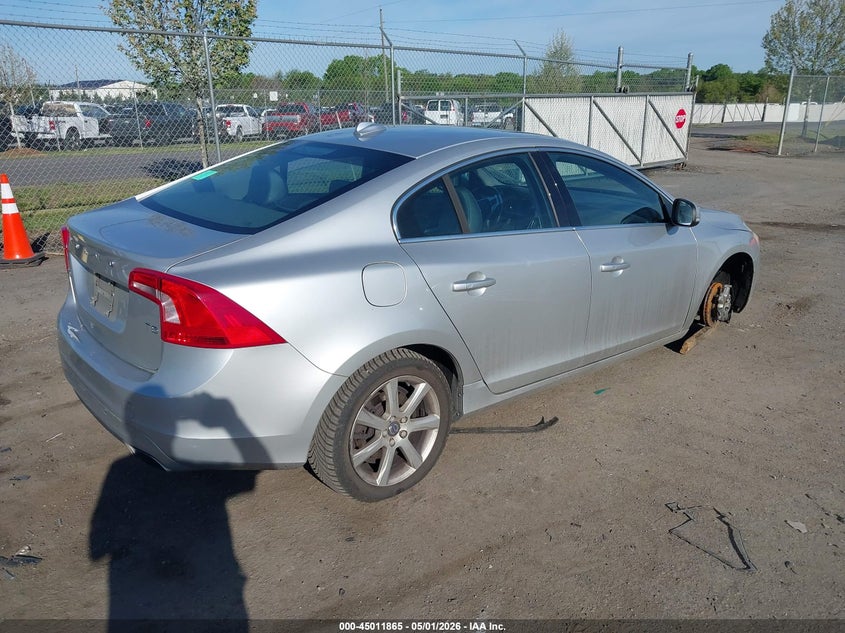 2016 Volvo S60 VIN YV126MFK7G2392264 IAAI salvage auction — THEFT, Wait Title, sold $650 on 2026-07-28 (photo 4)