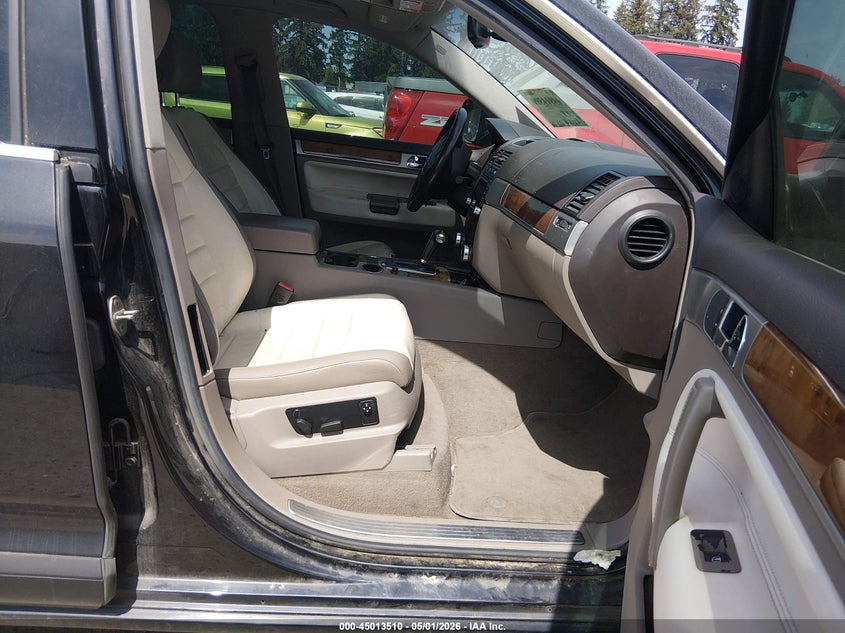 2010 Volkswagen Touareg VIN WVGFK7A92AD003322 IAAI salvage auction — LEFT FRONT, Bill Of Sale (Washington), sold $325 on 2026-07-22 (photo 5)