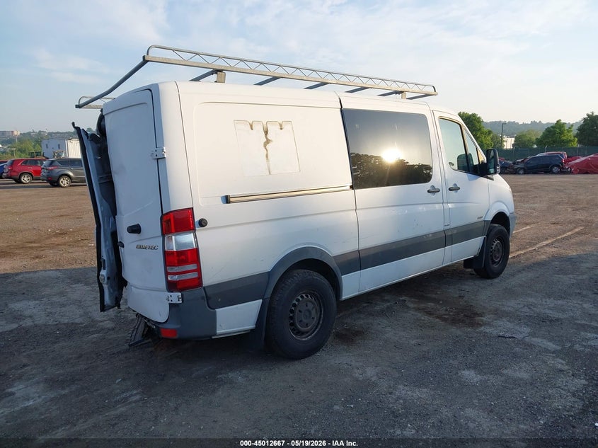 2012 Mercedes-benz Sprinter VIN WD3PE7CC9C5615016 IAAI salvage auction — REAR END, Salvage (Pennsylvania), sold $975 on 2026-07-31 (photo 4)